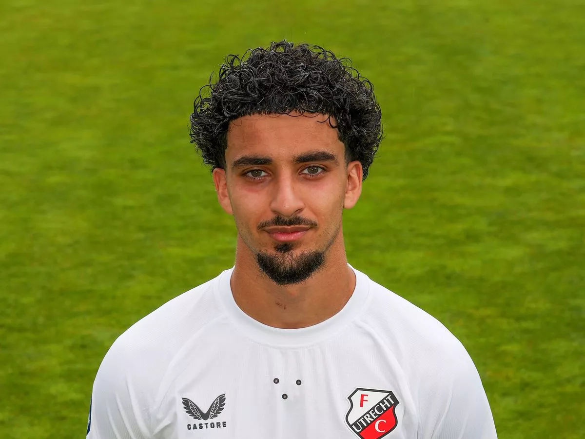 زيدان إقبال يواجه عاصفة أوتريخت بسلاح الهدوء