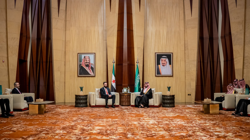بعد لقاء الشرع وبن سلمان.. سوريا تدرس طلباً سعودياً للمساعدة العسكرية في مواجهة الحوثيين