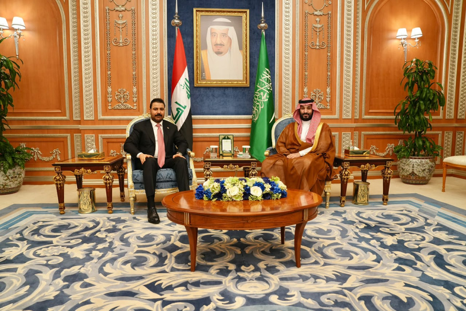 رئيس مجلس الوزراء  علي فالح الزيدي يلتقي في الرياض وليّ العهد السعودي