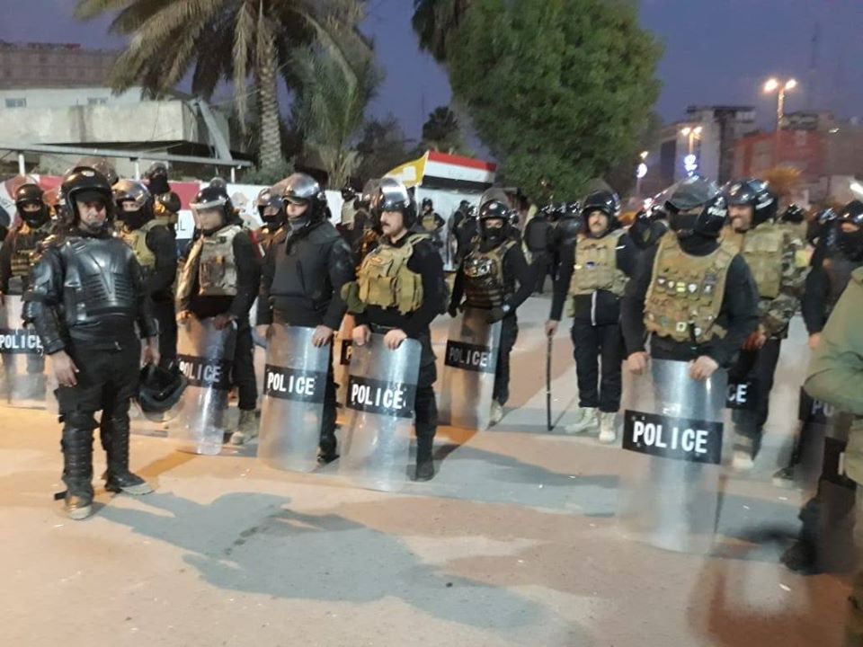 شرطة كربلاء: القوات الأمنية تنتشر لحماية المتظاهرين بساحة التربية وعودة الحياة لطبيعتها (صور)