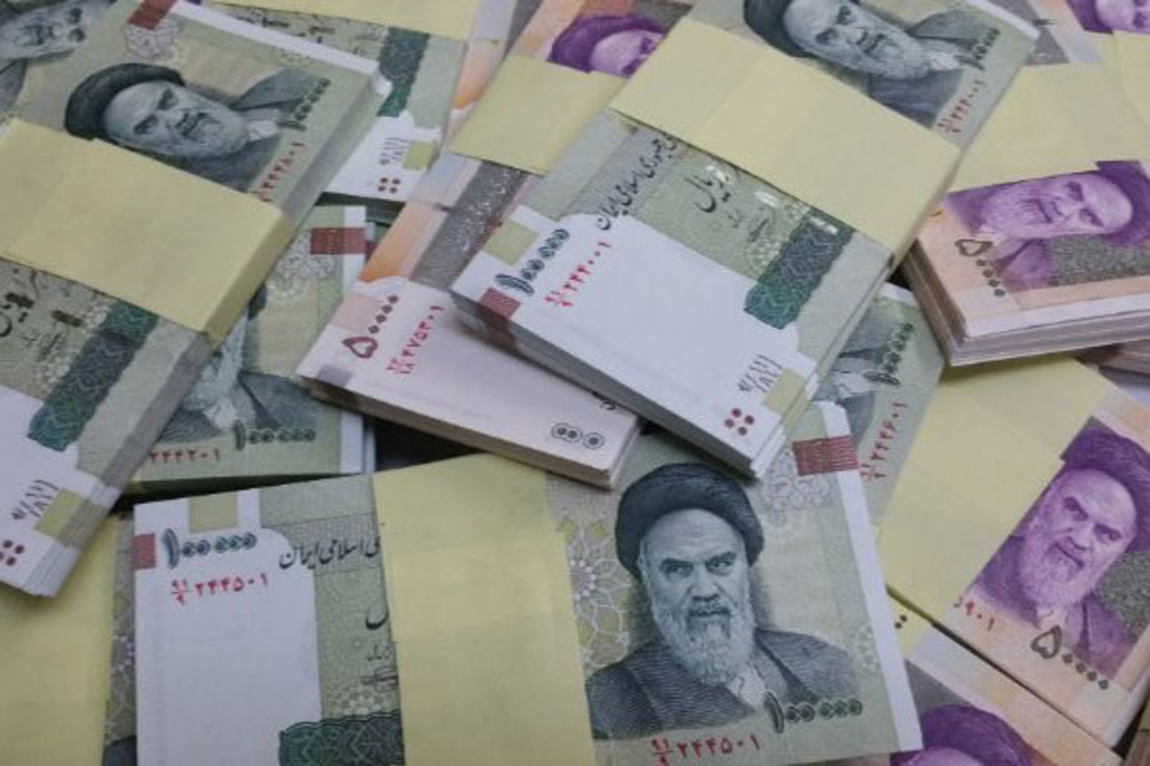 البرلمان الايراني يصوت على حذف اربعة اصفار ويستبدل الريال بالتومان