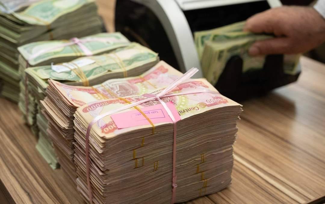 رواتب الموظفين بعام 2021.. نائب: لن تدفع بموعدها دون التخلص من مشكلة تتفاقم حالياً