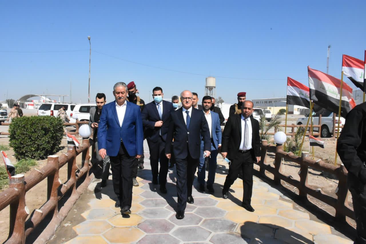 اول وزير يصل الى ذي قار على اثر توجيه من الكاظمي (صور)