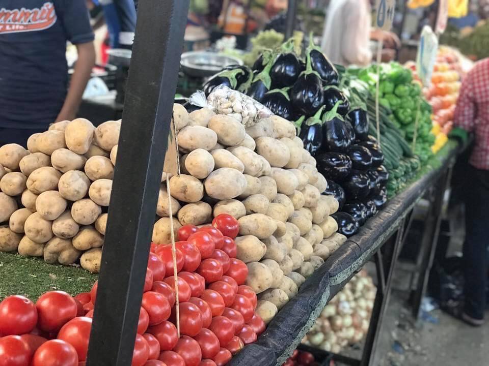 على رأسها الطماطم .. ارتفاع غير مسبوق باسعار الفواكه والخضر في كربلاء
