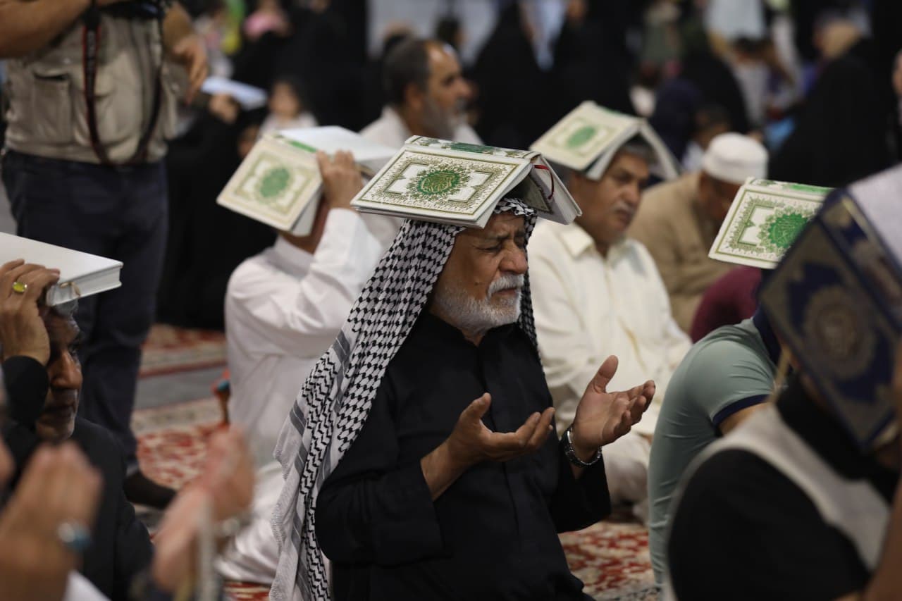 بالصور.. كربلاء تحيي ليالي القدر قرب حرم الامام الحسين (ع)