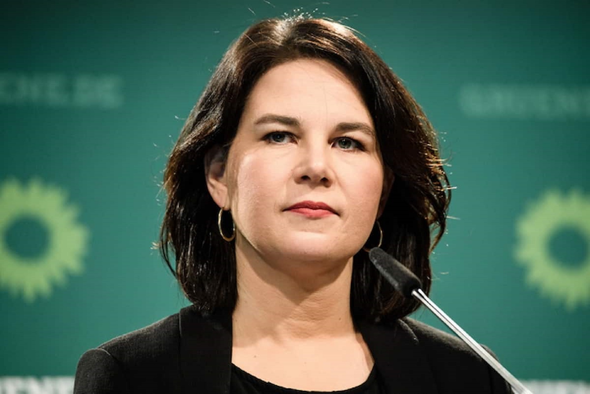 بيربوك: نتوقع "إجراءات ملموسة" من روسيا بعد تقارير سحب قواتها