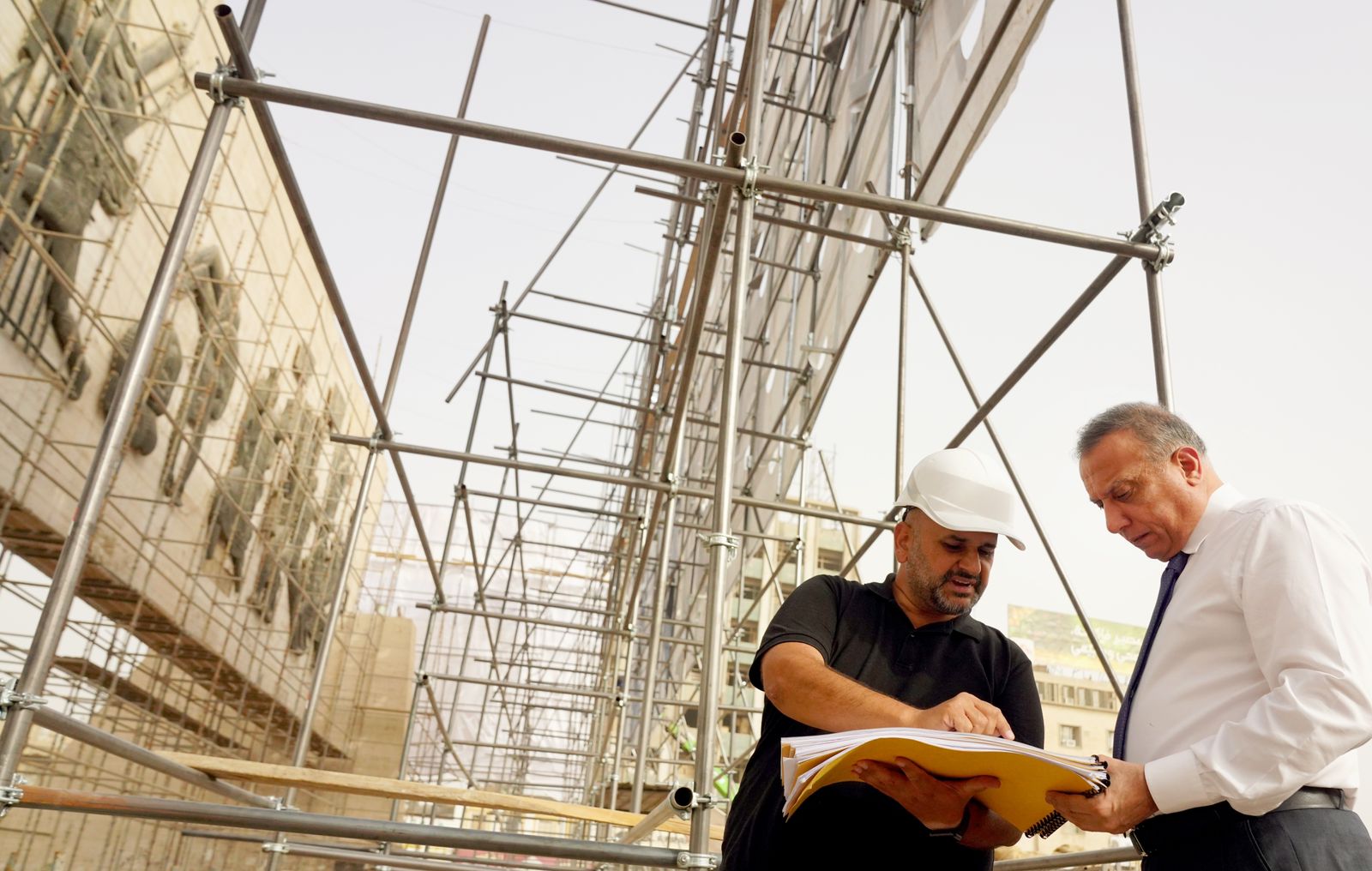 بالفيديو.. الكاظمي يطلع على سير أعمال التأهيل والصيانة لنُصب الحرية وحديقة الأمة