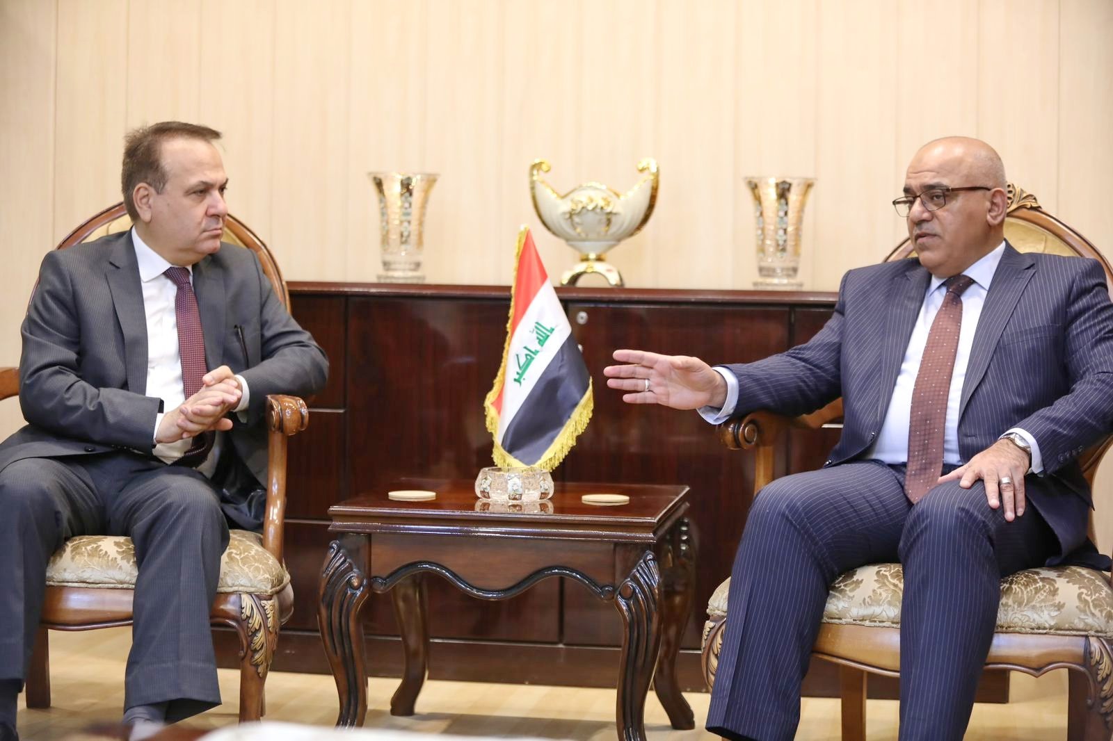 التعليم تشكل فريقا لمتابعة إجراءات معادلة شهادات الطلبة العراقيين في لبنان