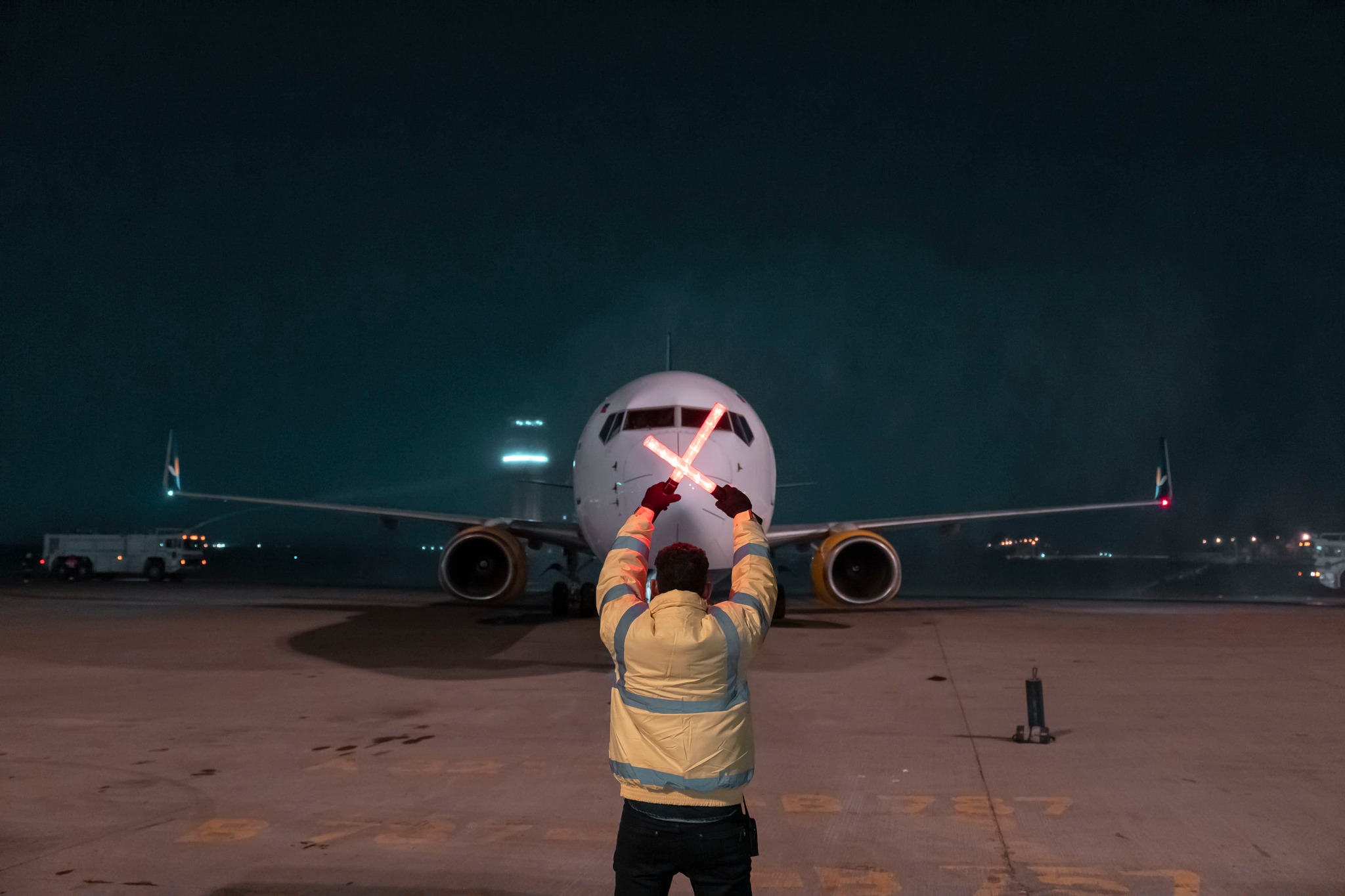 على متنها 219 مسافراً.. النقل تعلن انزال طائرة لـ "فلاي بغداد" بعد اندلاع حريق بداخلها