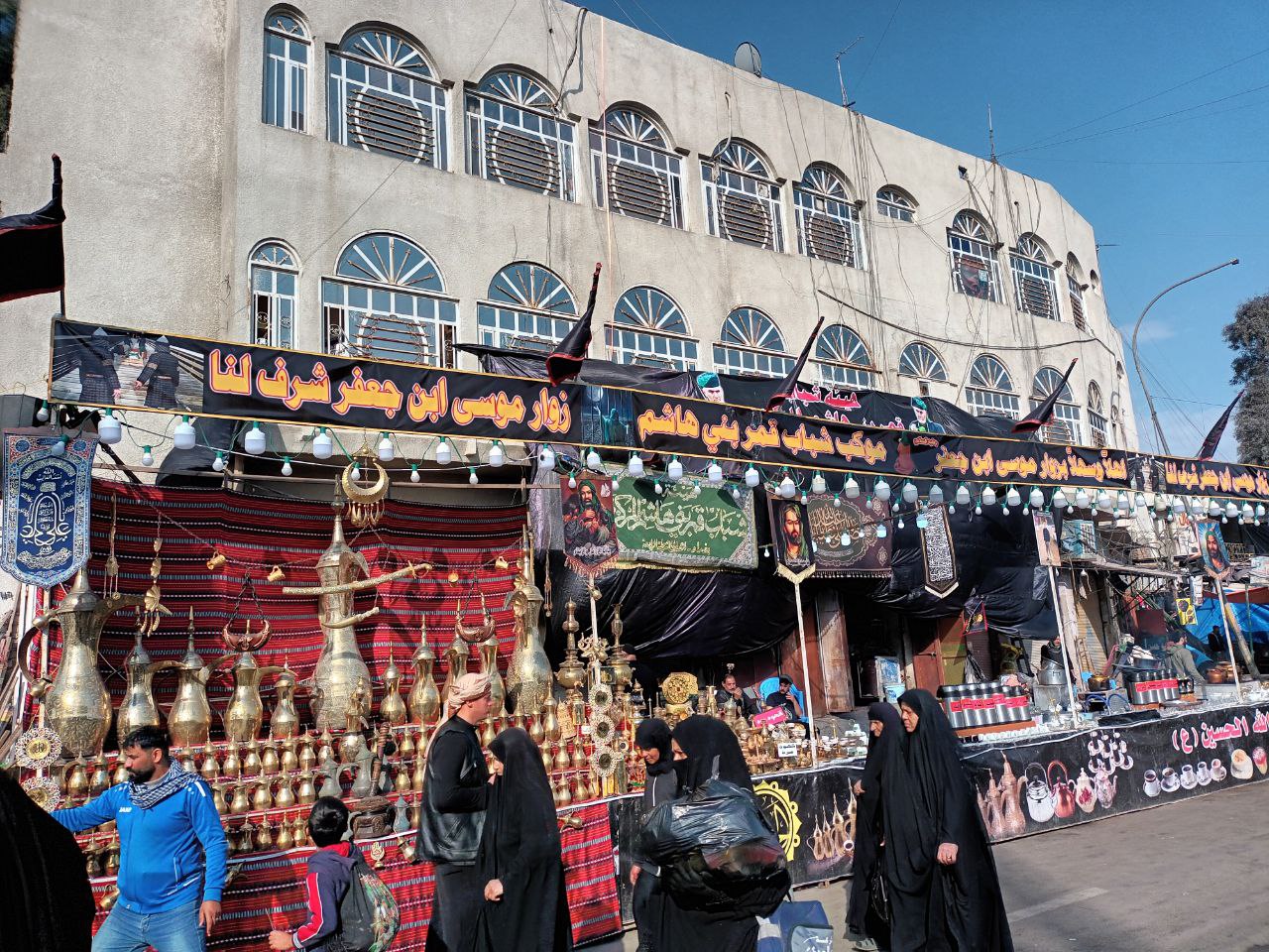 (1000) محل ومئات العمارات في الكاظمية تتحول الى مواكب حسينية (صور)