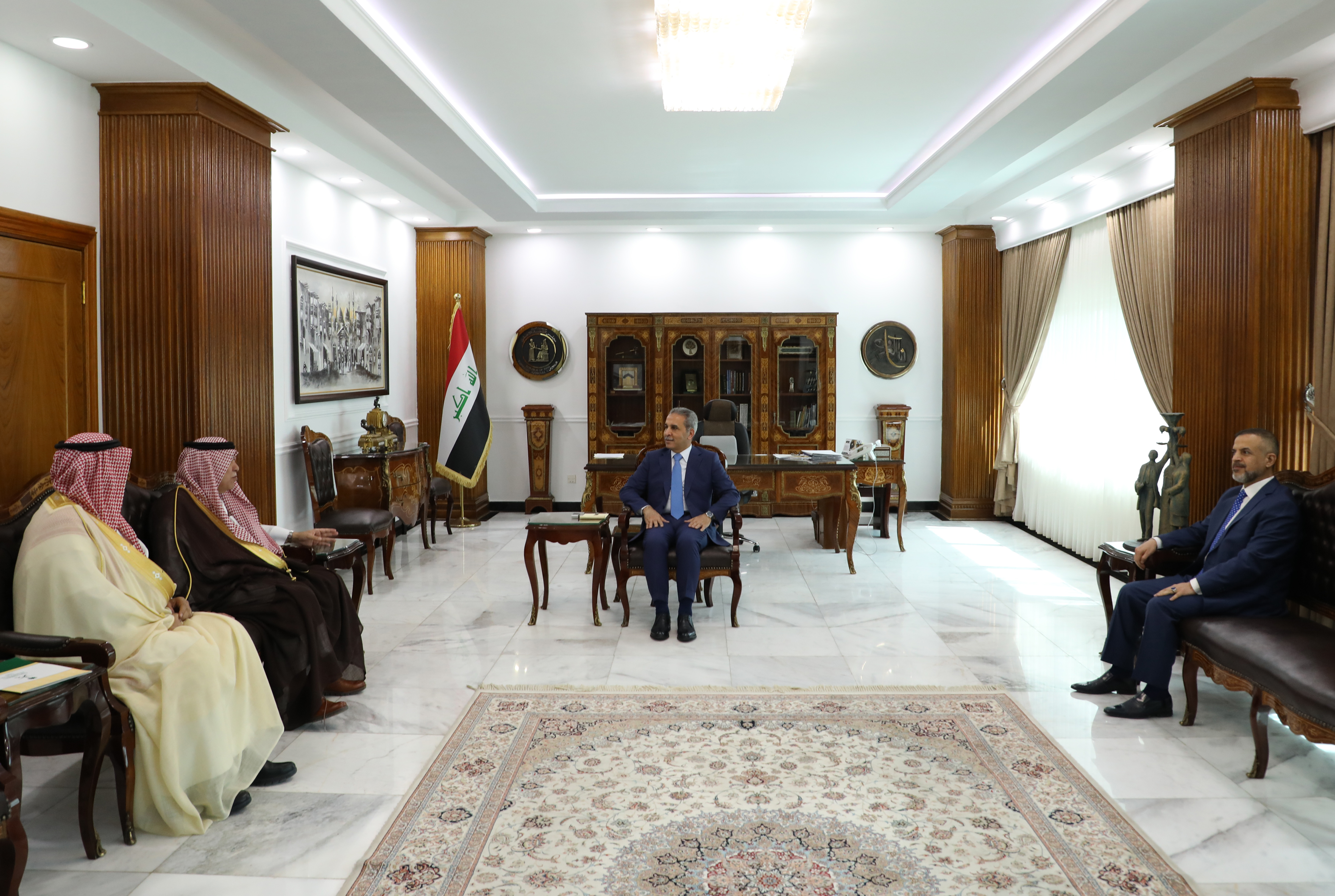 العراق والسعودية يبحثان دور القضاء في حماية البيئة الأمنة للاستثمار