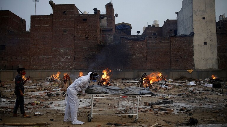 الهند تحطم مجددا الرقم القياسي في عدد الإصابات والوفيات اليومية بكورونا