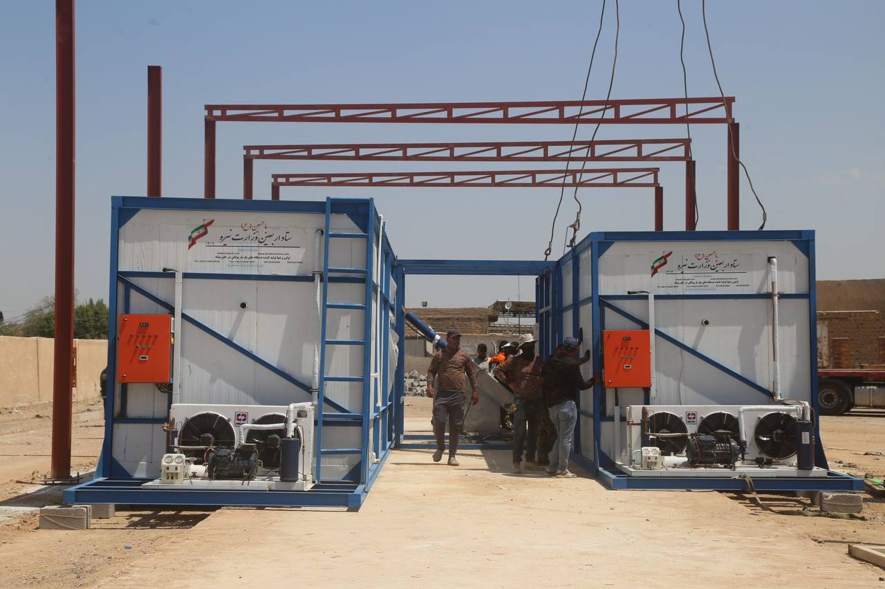 لواء الطفوف يُنشأ معمل لأنتاج الثلج ويوزع مجانآ على المواكب الحسينية