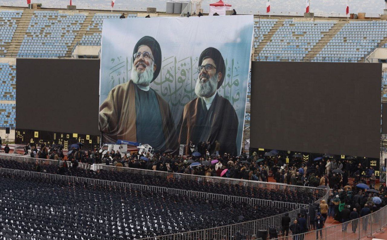 بدء التشييع الرسمي للشهيدين السيدين حسن نصر الله وهاشم صفي الدين في بيروت بحضور رسمي وشعبي كبير