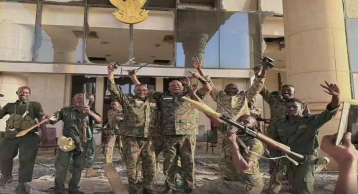 الجيش السوداني يسيطر على القصر الجمهوري وسط الخرطوم