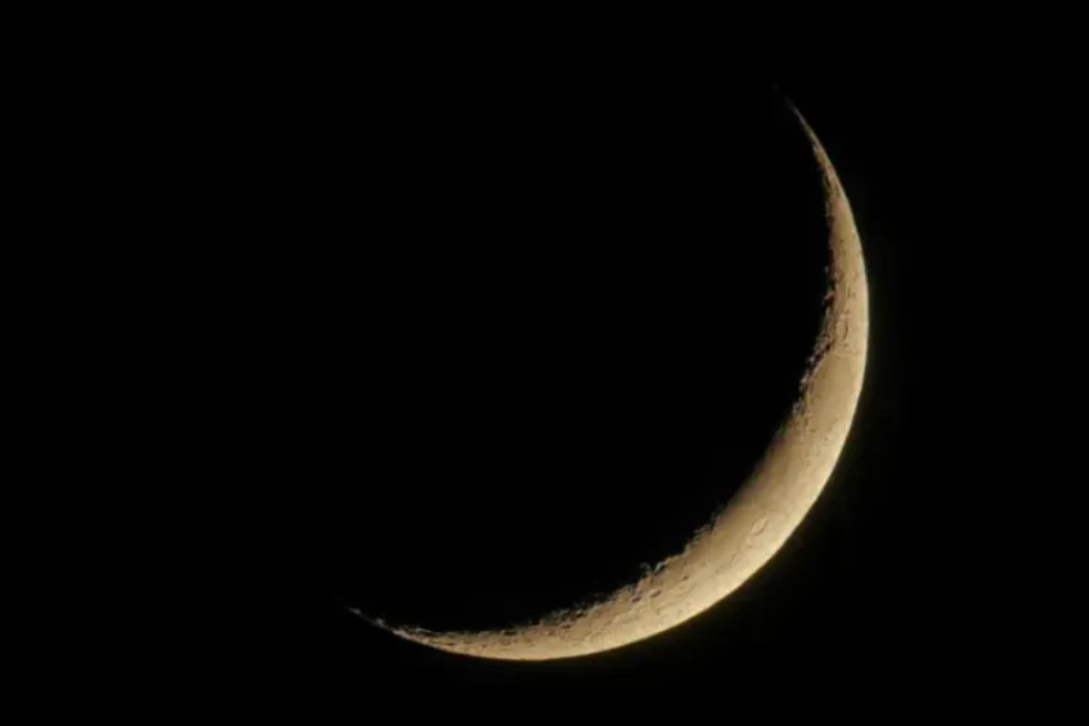 أربع دول تحدد الإثنين المقبل أول أيام عيد الفطر المبارك