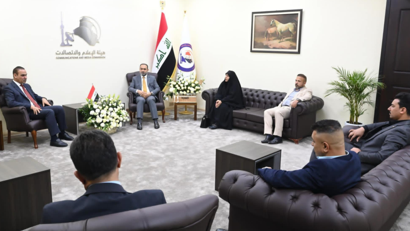 هيأة الاعلام والاتصالات ومحافظة بابل يبحثان تطوير المشاريع الاتصالية والإعلامية وضمان وصول الخدمات إلى جميع مناطق البلاد