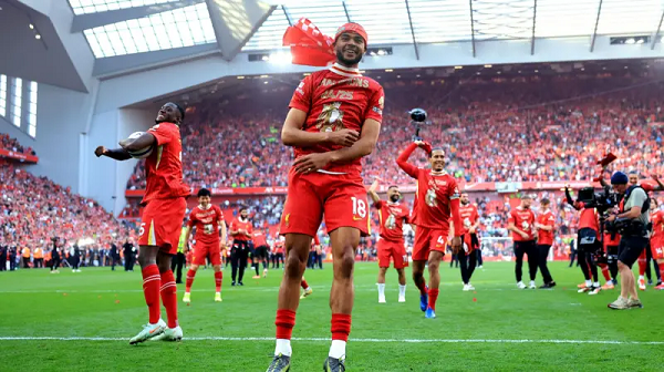 ليفربول يتوج بطلاً للدوري الإنجليزي الممتاز