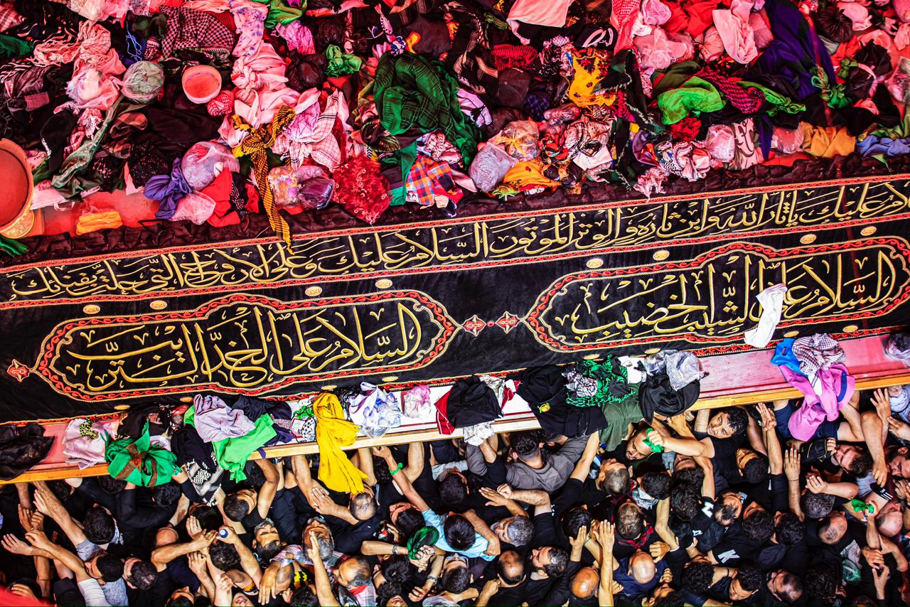 شاهد.. صور من ضريح الامام الحسين عليه السلام في يوم الاربعين