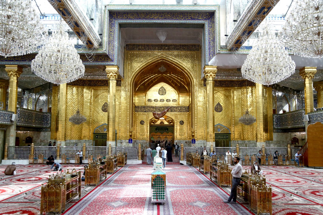 صباحاً.. لقطات من داخل مرقد أبي الفضل العباس في كربلاء المقدسة