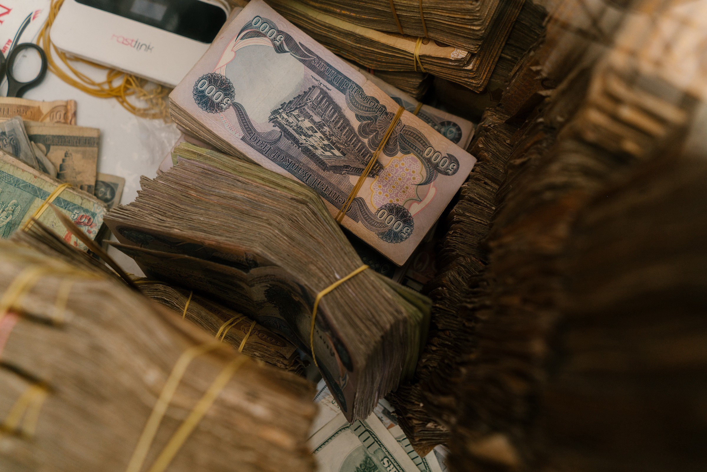 الديون تغرق العراق: قلق من تصاعد العجز