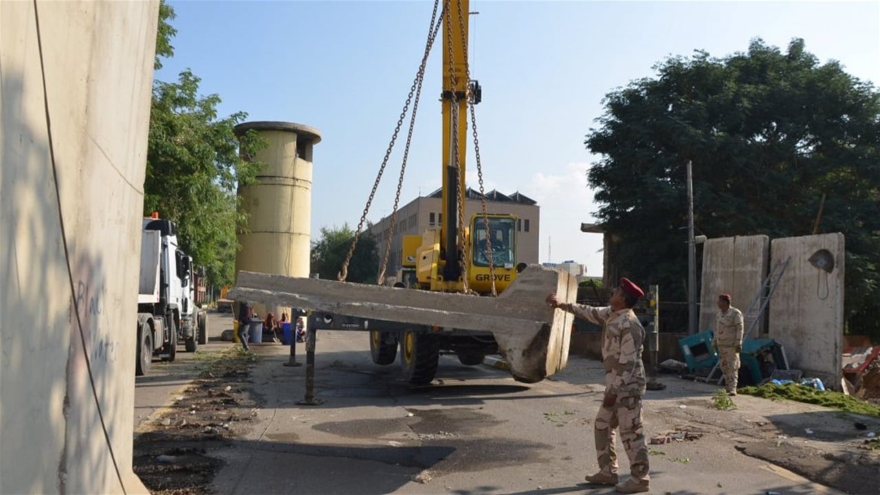 عمليات بغداد تفتح طريقاً بعد نحو 20 سنة على إغلاقه