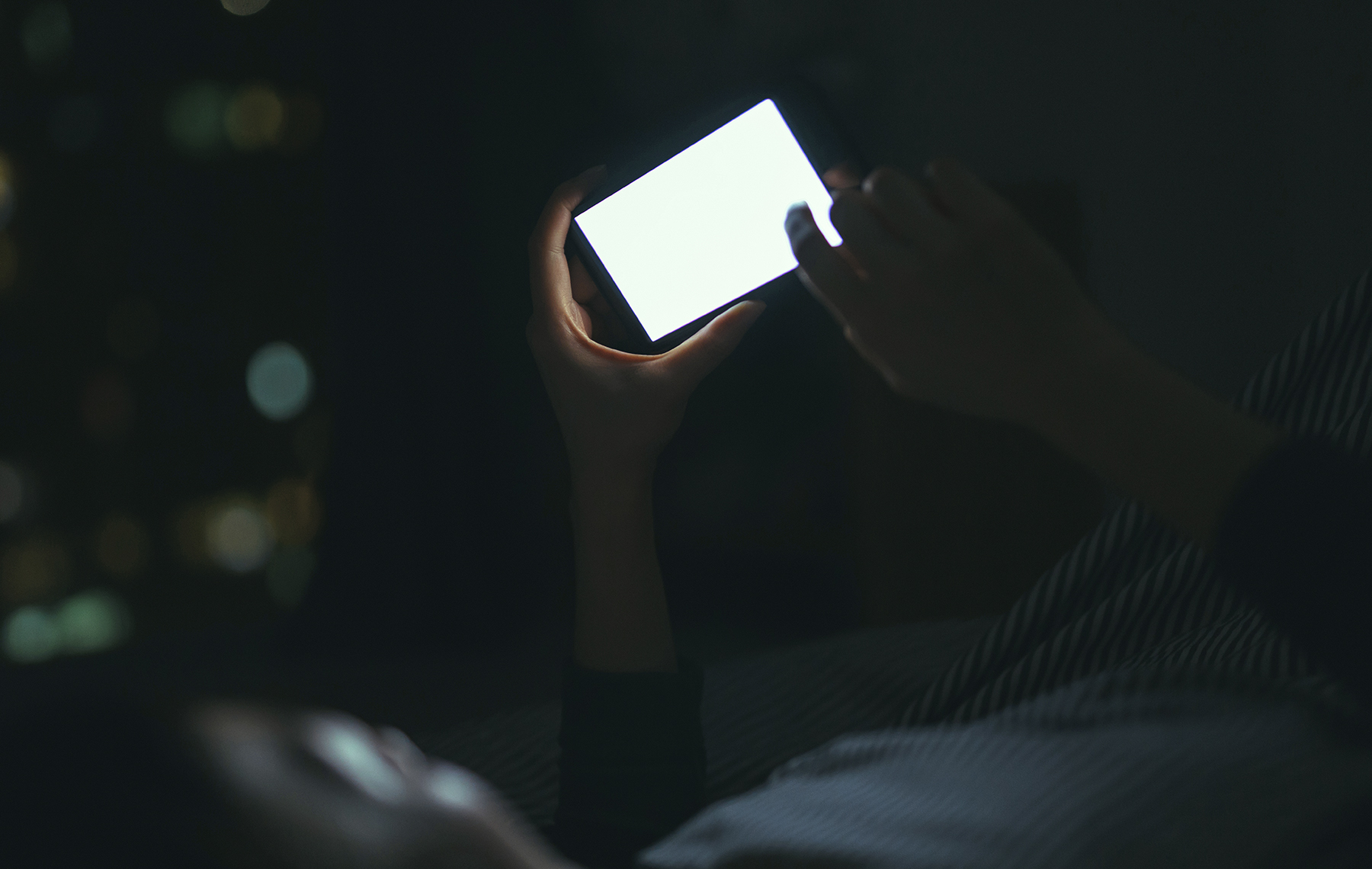 "جيل Z" في خطر.. الإنترنت يسرق نوم الشباب