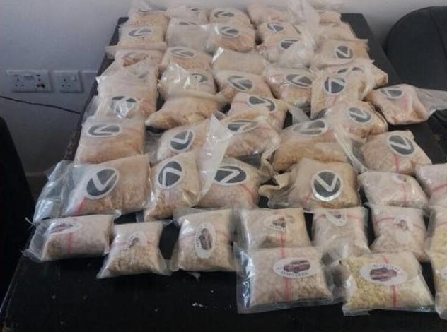 جواً.. العراق يحبط تهريب 22 ألف حبة مخدرة من سوريا