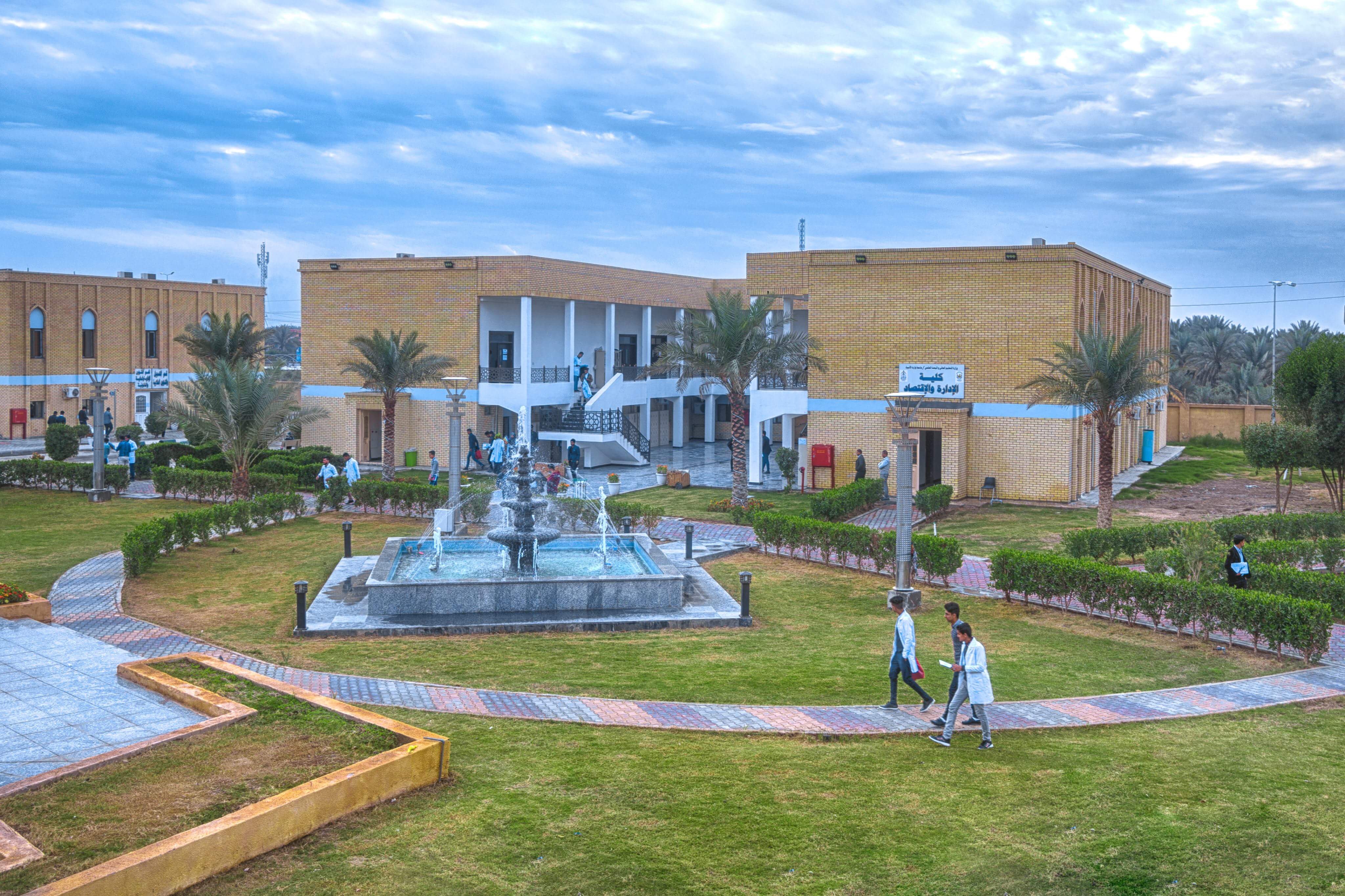 في كليتي القانون والعلوم الاسلامية.. ممثل السيستاني يعفي طلبة المرحلة الاولى من اجور الدراسة بجامعة وارث الانبياء