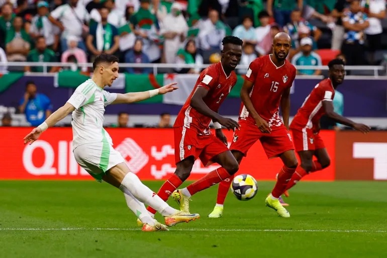 في مصلحة العراق.. الجزائر تتعادل مع السودان في مستهل مشوارها بكأس العرب