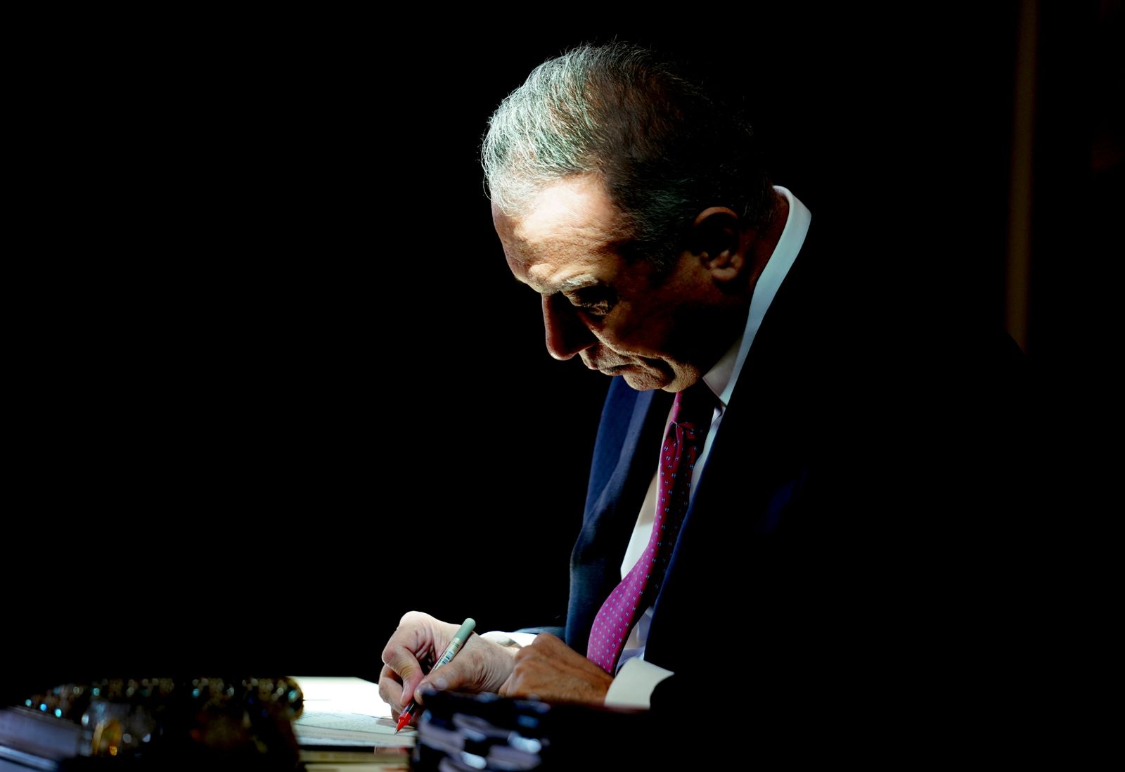 العودة إلى الدولة والشعب... القرار الأسلم في التوقيت الأصعب