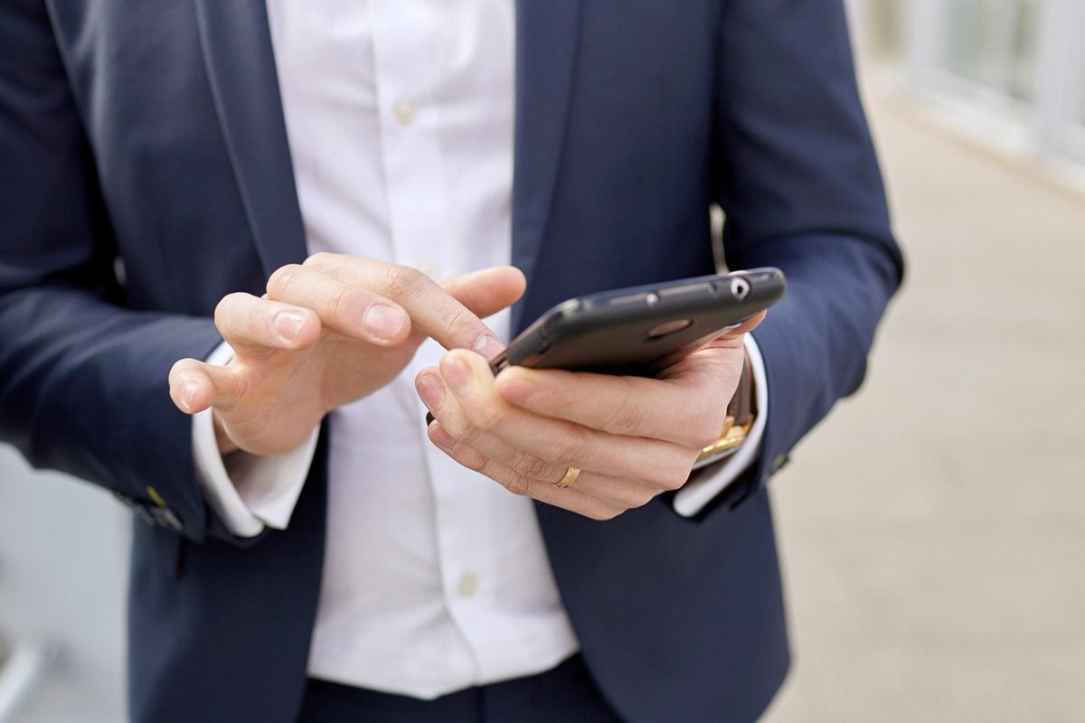 خبير ينتقد توجّه الحكومة نحو فرض ضرائب على "كارتات" الرصيد ويقدّم مقترحاً