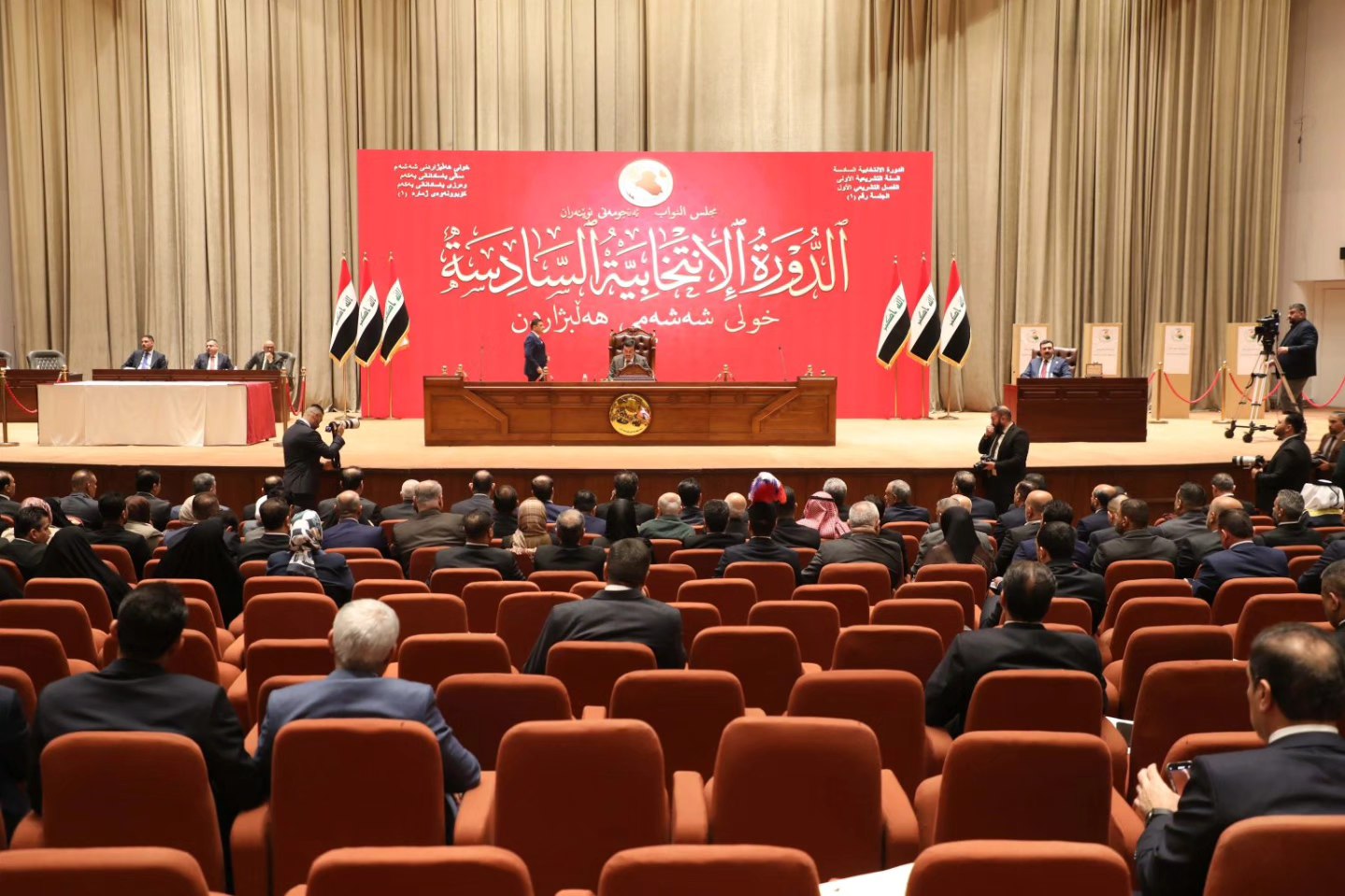 مقاعد فارغة وامتيازات مضمونة