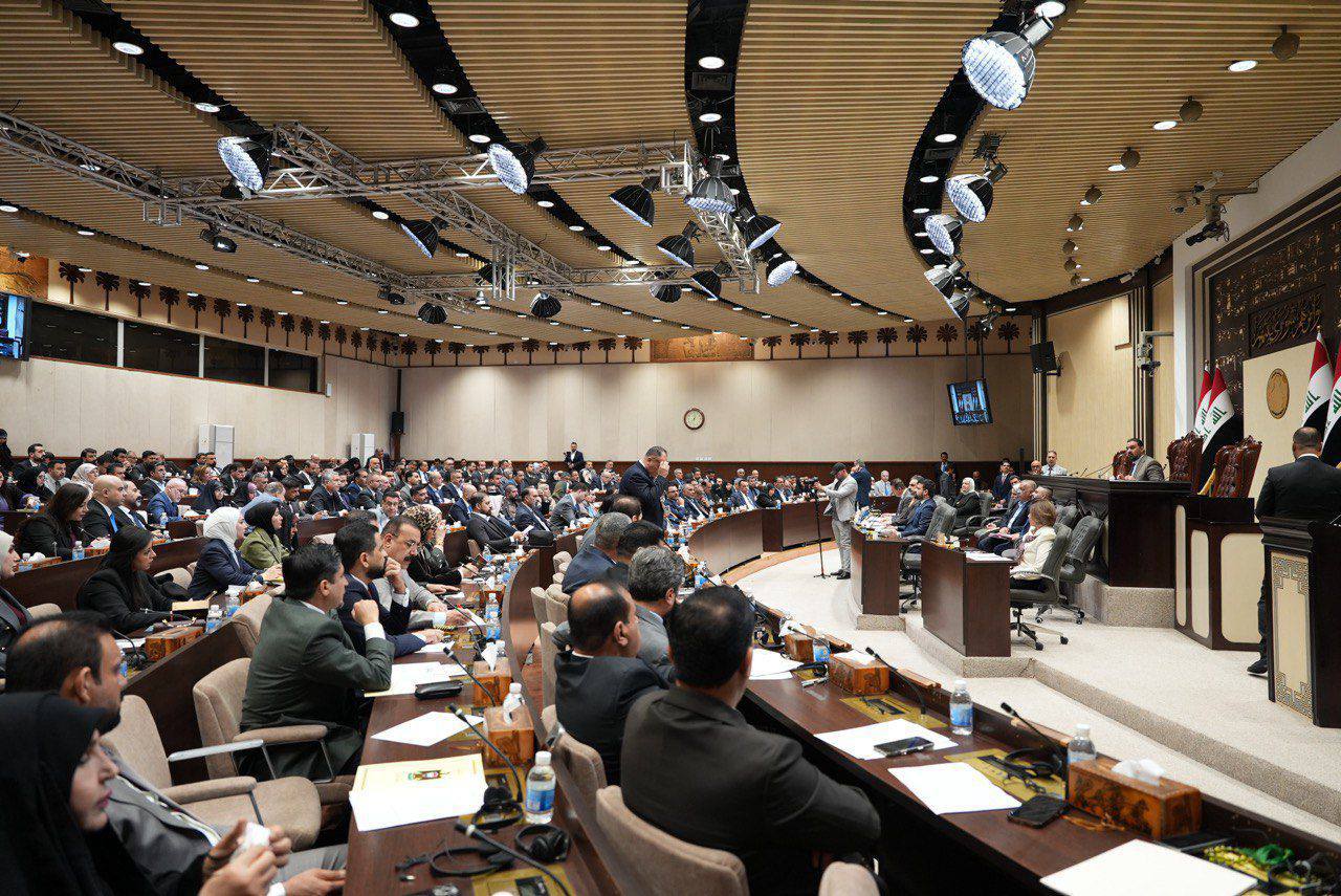 نائب يصف جلسة البرلمان بـ"الاستعراض الإعلامي" وآخرون يدعون لإستضافة السوداني