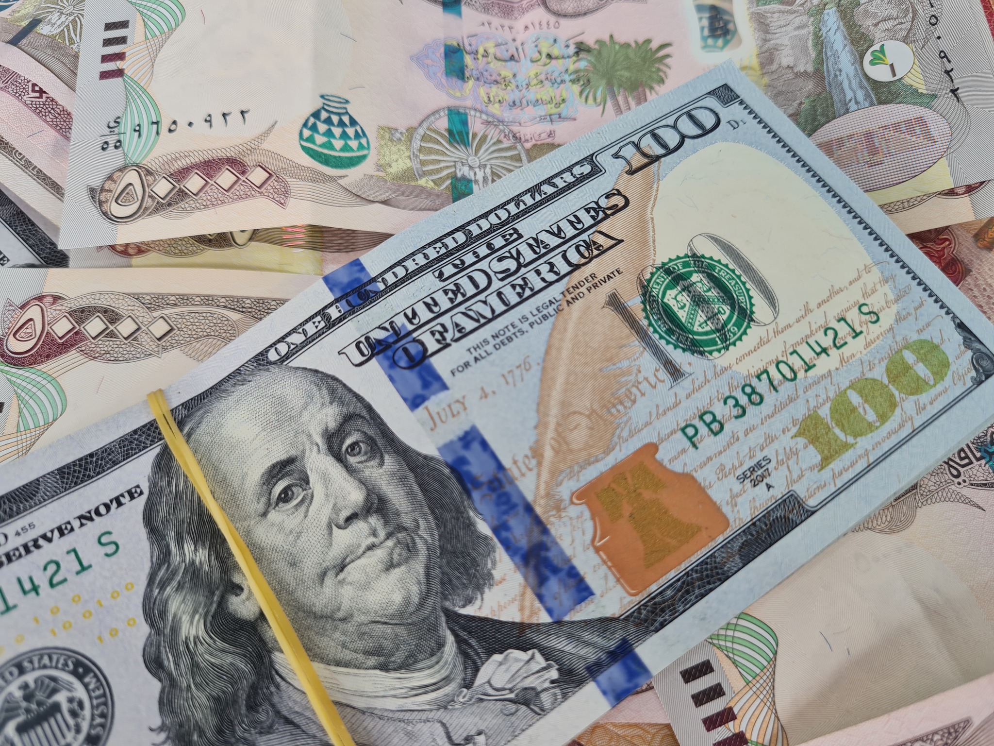 الدينار يهوي.. قفزة كبيرة بأسعار صرف الدولار في العراق