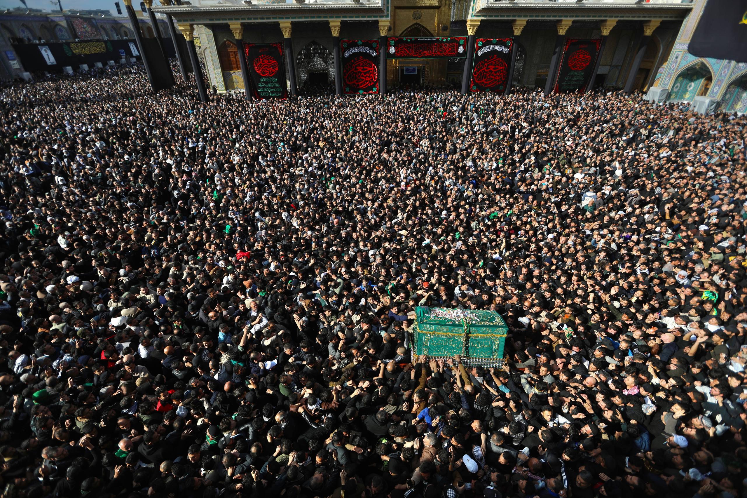 العتبة الكاظمية المقدسة: أكثر من 15 مليون شخص يحيون الزيارة الرجبية في بغداد
