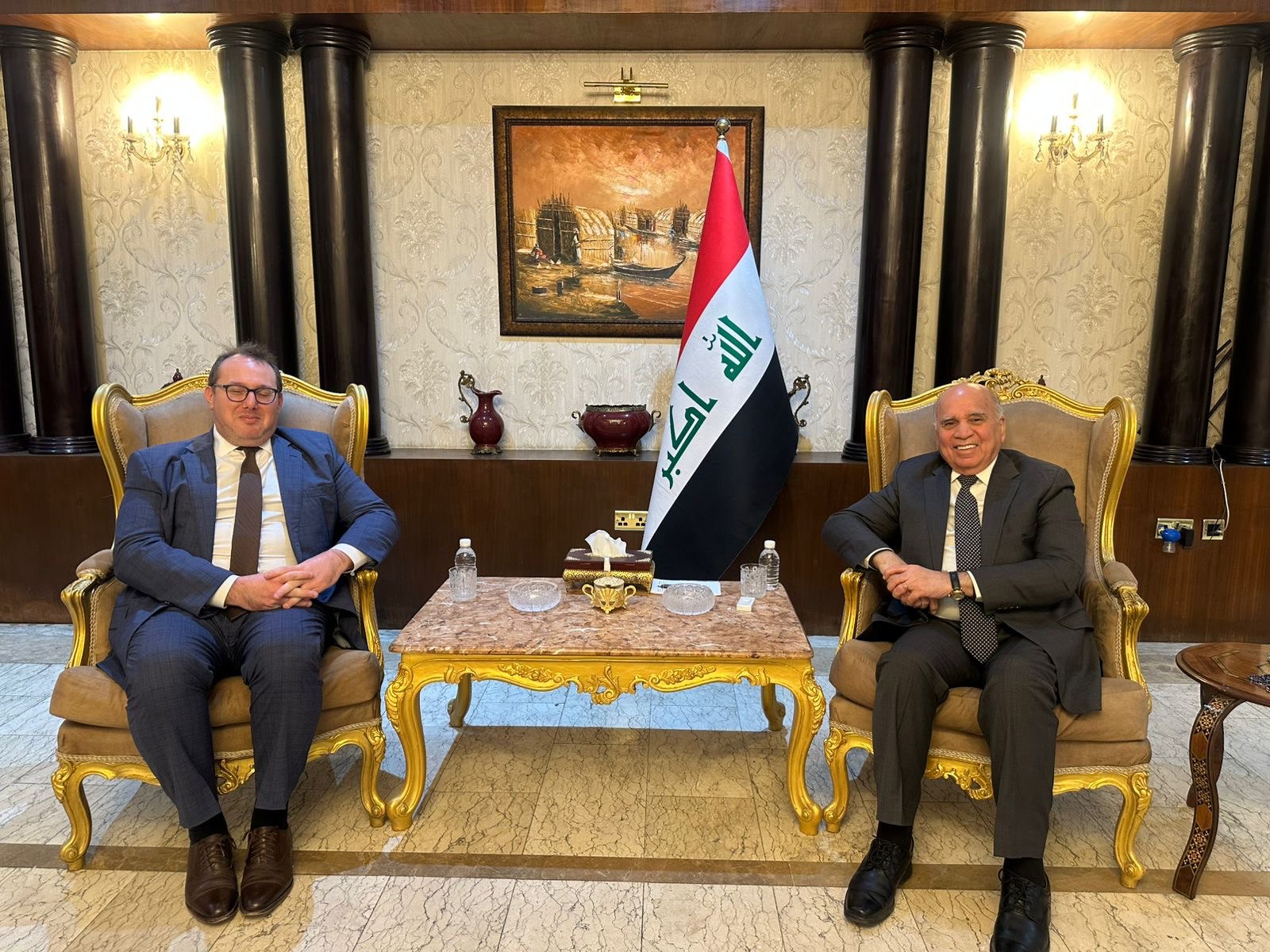 العراق وأمريكا يناقشان التوترات الإقليمية وسياسة واشنطن تجاه تطوراتها