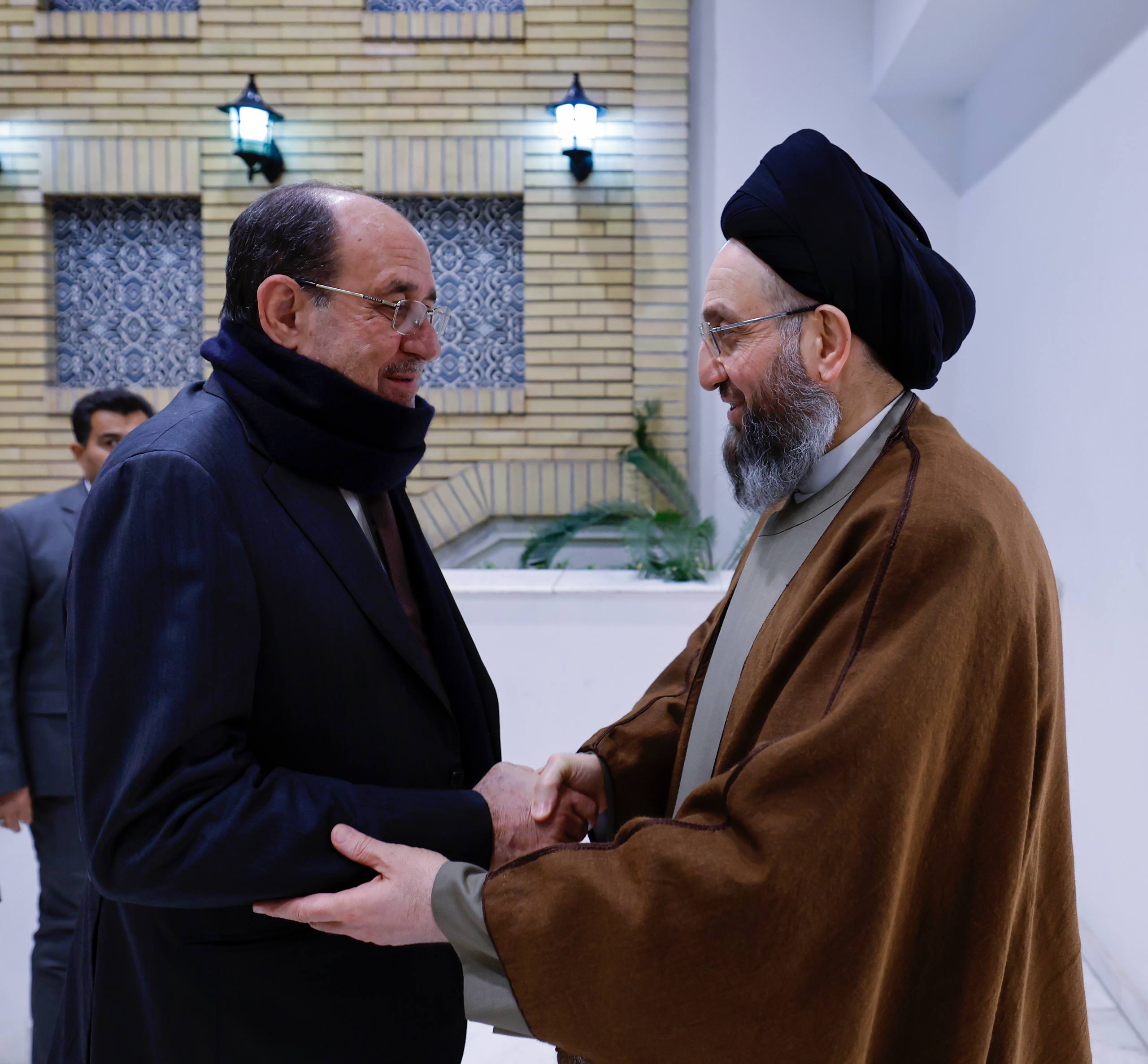 بعد "الفيتو".. المالكي في بيت الحكيم لبحث "وحدة الإطار"