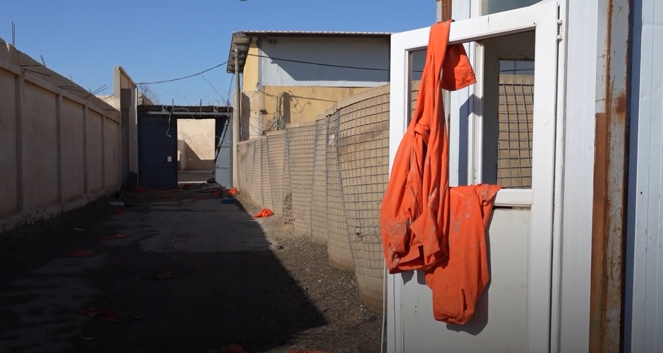 صحيفة أميركية: واشنطن نقلت سجناء داعش للعراق لعدم ثقتها بـ"قسد" و "الجولاني"