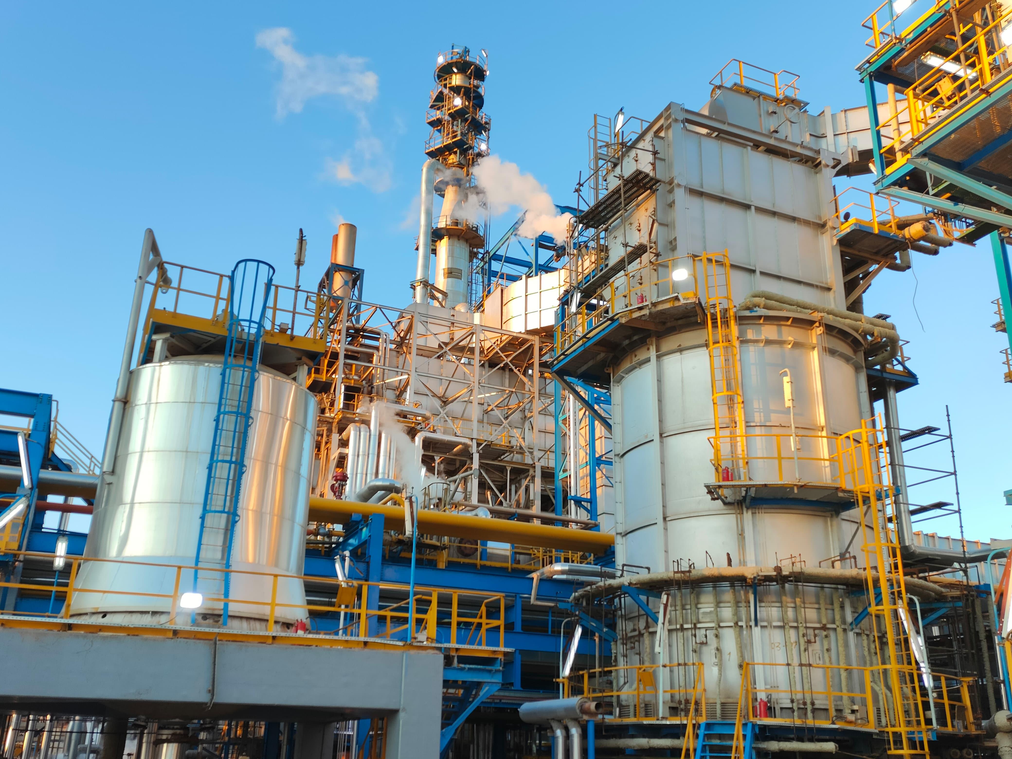 الأعلى منذ 6 أشهر.. أسعار النفط تتجاوز 70 دولاراً