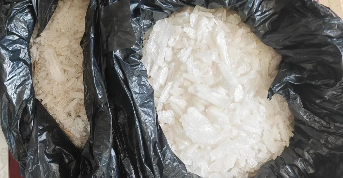 ضبط نحو كيلوغرام من "الكريستال" في منفذ حدودي مع إيران