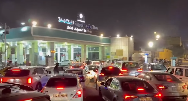 أزمة وقود تُربك البصرة وتعيد مشاهد الطوابير أمام المحطات