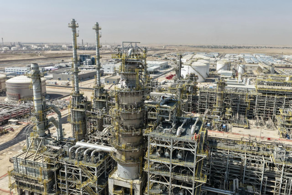 انخفاض أسعار النفط مع انحسار المخاطر الجيوسياسية وقوة الدولار