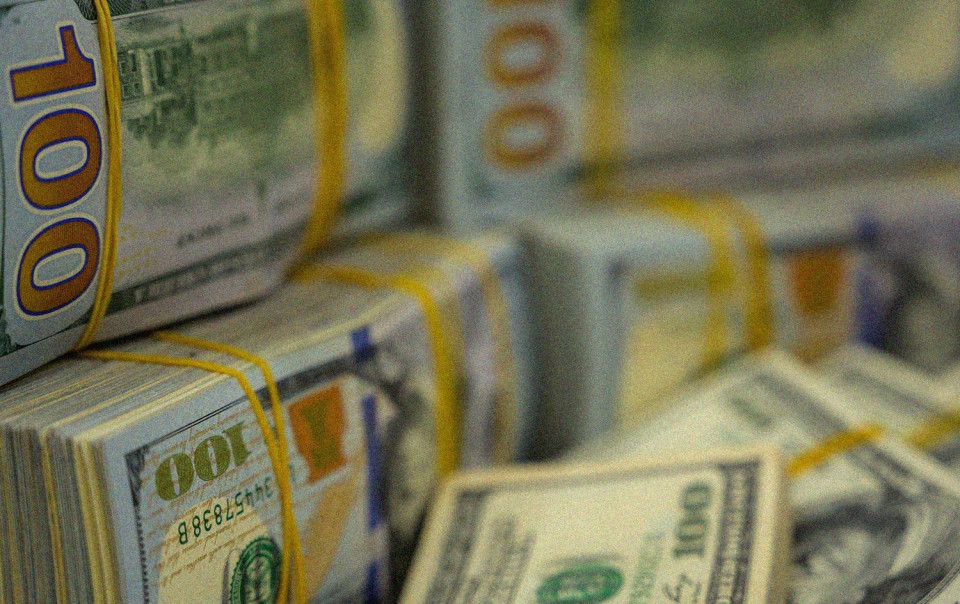 شعارات "السيادة" تتحطم على أعتاب "الفيدرالي".. لماذا لم يستعد العراق قراره المالي؟