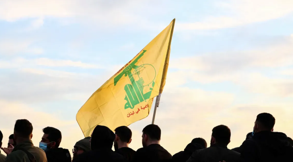 قيادي في حزب الله: سنلتزم بوقف إطلاق النار إذا توقفت الهجمات الإسرائيلية