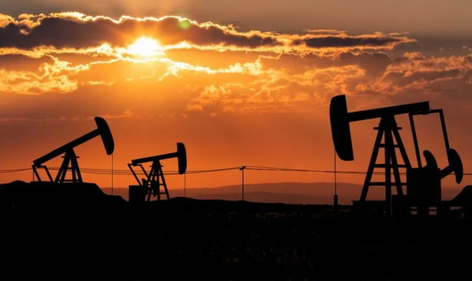 أسعار النفط ترتفع بأكثر من 9% وسط تهديد ترامب بضرب محطات الطاقة الإيرانية