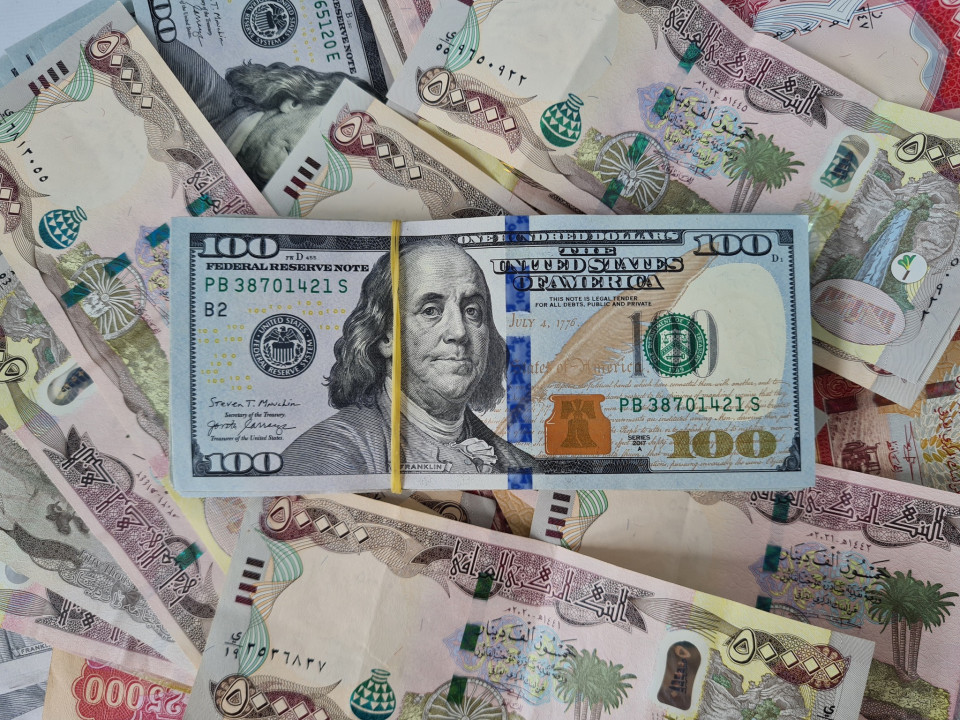 الدينار ينتعش.. انخفاض أسعار صرف الدولار في العراق