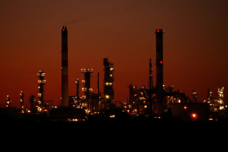 إيران تدعو إلى إخلاء الموانئ والمواقع العسكرية الأميركية في الإمارات