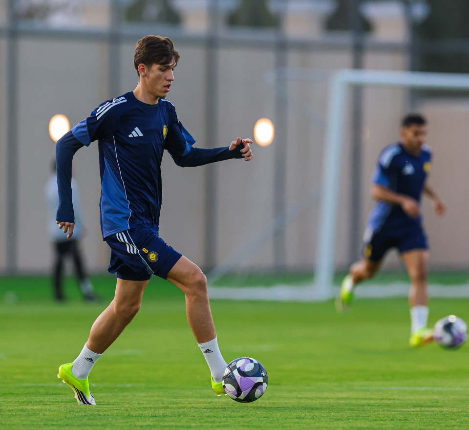 مدرب النصر السعودي يكشف عن قصة مؤثرة للعراقي حيدر عبد الكريم: سافر براً بسيارته من أجل المنتخب.. ولكن ؟