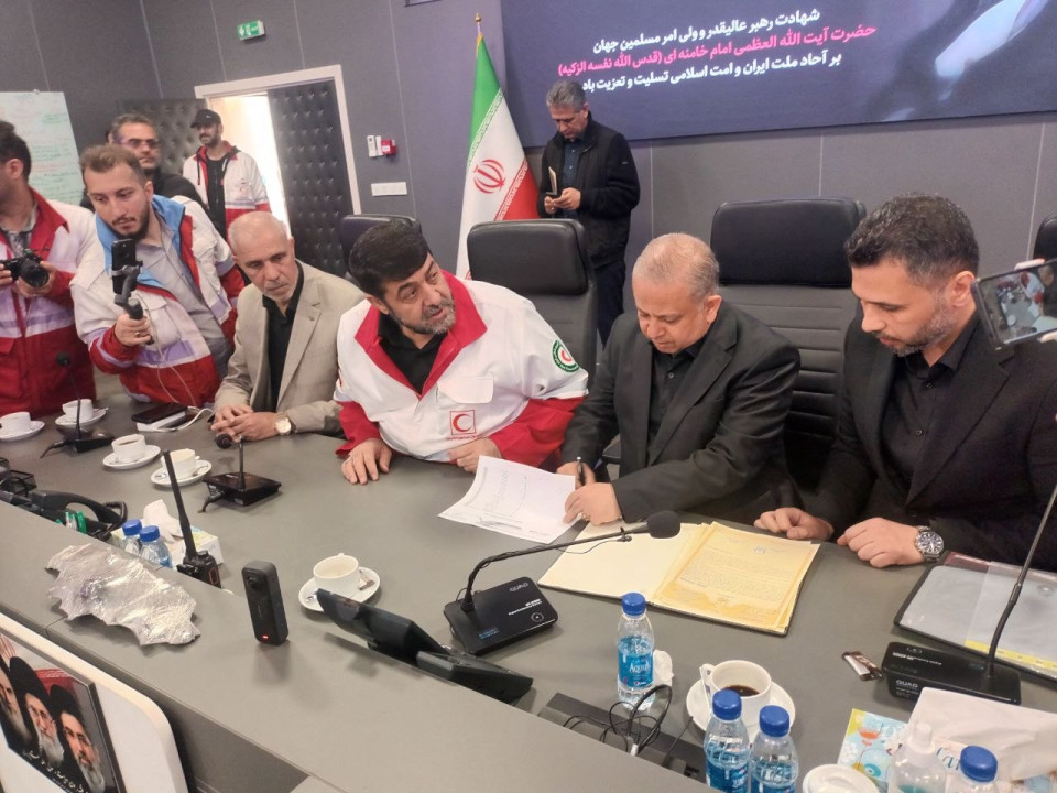 العتبة الحسينية تسلم قافلة المساعدات الإنسانية للهلال الأحمر الإيراني في طهران (فيديو)